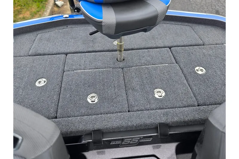 Slide: The Image of 2023 Ranger Z521R boat deck with gray carpet and adjustable seat. - 18