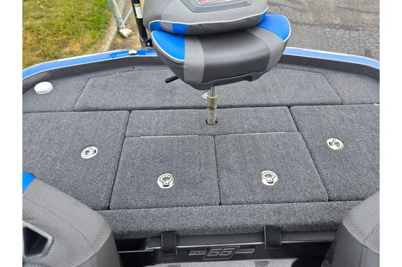 Slide: The Image of 2023 Ranger Z521R boat deck with gray carpet and adjustable seat. - 19