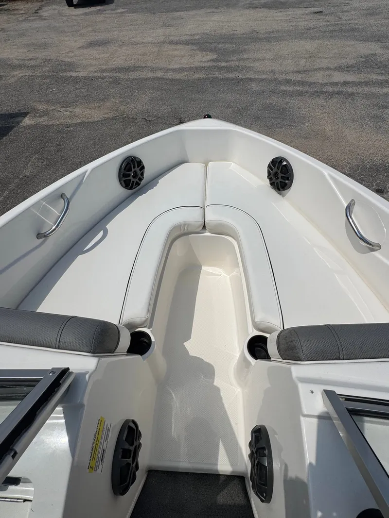 Slide: The Image of Bayliner 175 2016 - 17