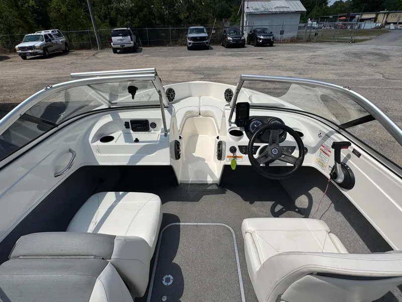Slide: The Image of Bayliner 175 2016 - 16