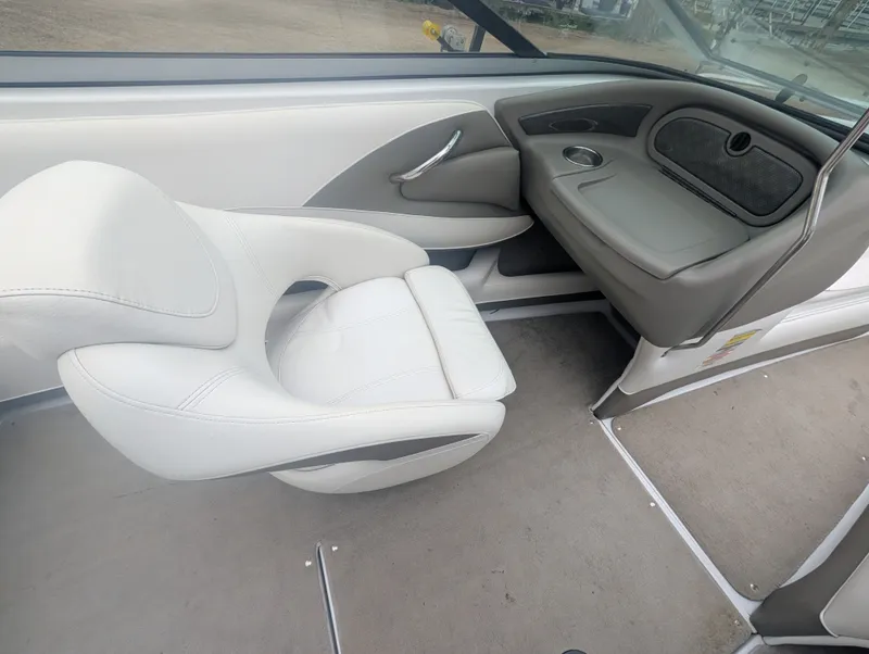 Slide: The Image of Crownline Boats 21 SS 2009 - 22