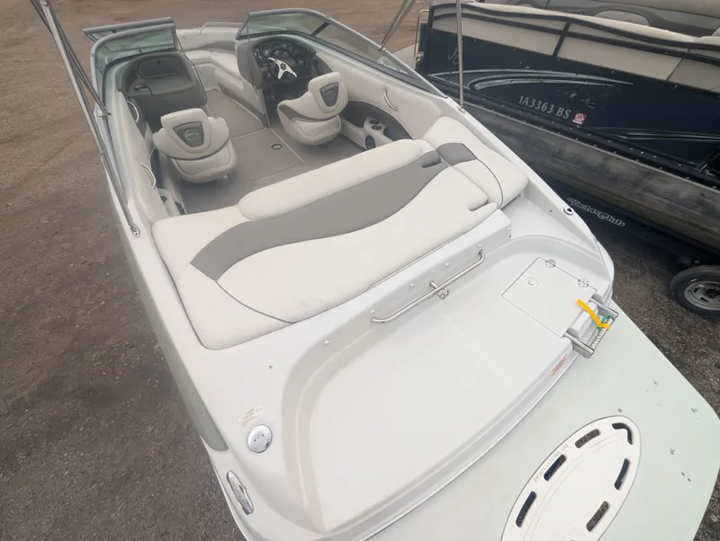 Slide: The Image of Crownline Boats 21 SS 2009 - 14