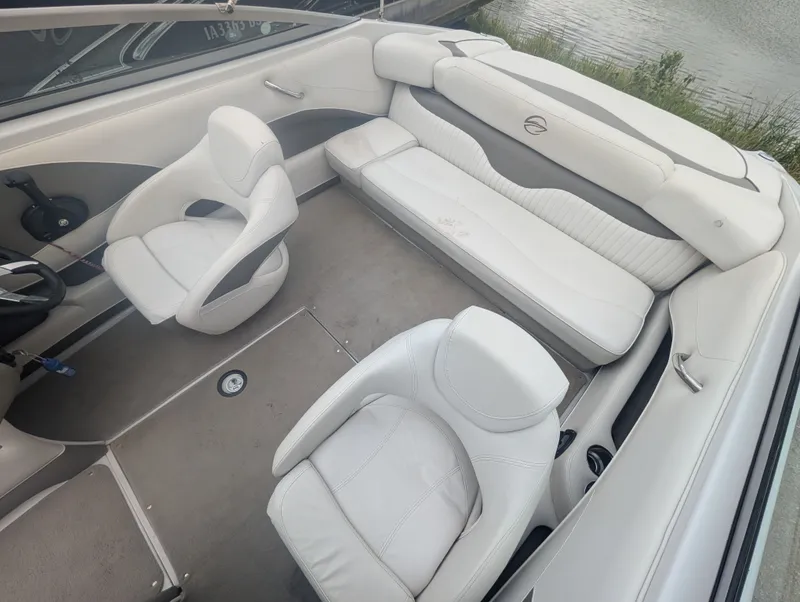 Slide: The Image of Crownline Boats 21 SS 2009 - 16