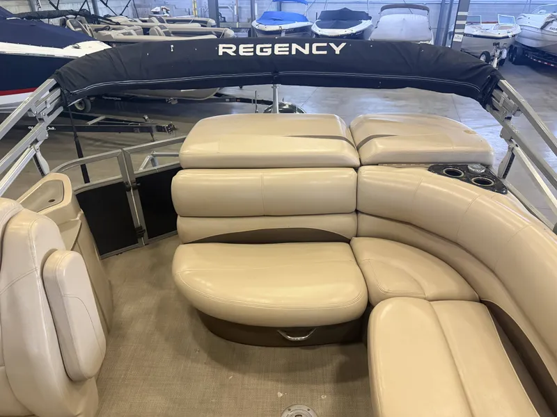 Slide: The Image of Regency 220 DL3 2016 - 14