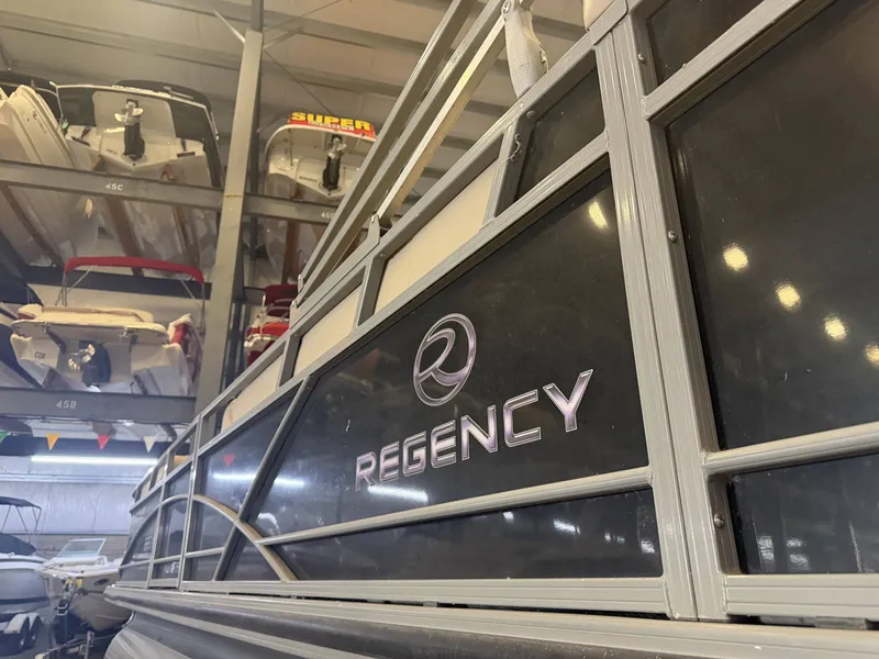 Slide: The Image of Regency 220 DL3 2016 - 9