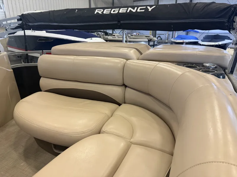 Slide: The Image of Regency 220 DL3 2016 - 17