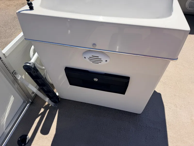 Slide: The Image of Palm Beach 2023 Fishmaster & 60HP Mercury 4Stroke 2010 - 24