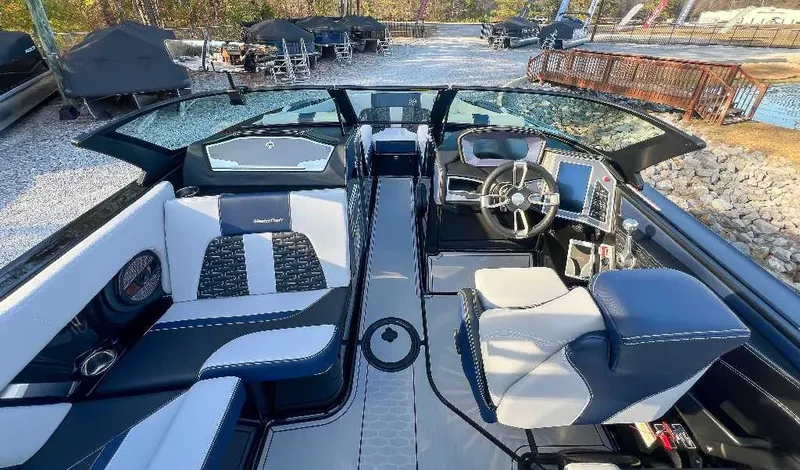 Slide: The Image of MasterCraft X22 2024 - 16