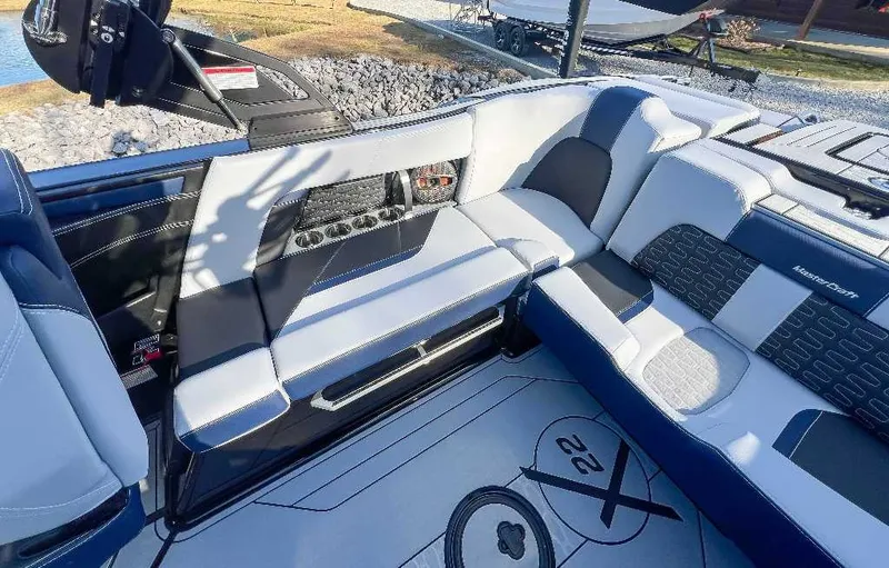 Slide: The Image of MasterCraft X22 2024 - 22