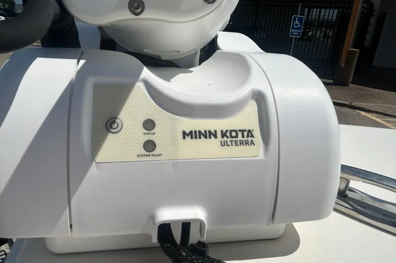 Slide: The Image of Minn Kota Ulterra motor on 2013 Pathfinder 2300 HPS boat, close-up view. - 21