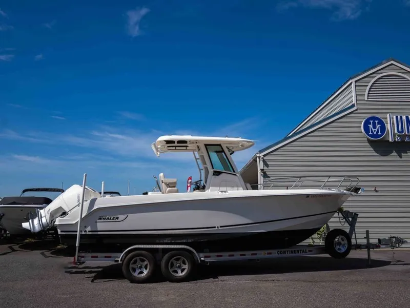 Slide: The Image of Boston Whaler 250 Outrage 2022 - 2