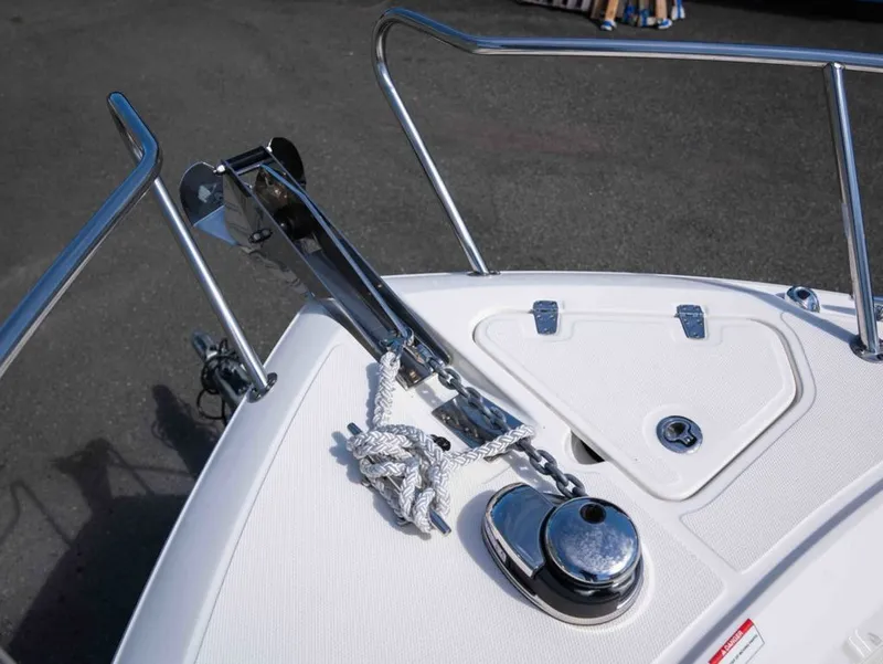 Slide: The Image of Boston Whaler 250 Outrage 2022 - 11