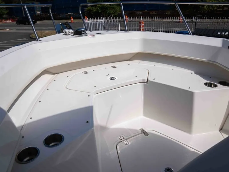 Slide: The Image of Boston Whaler 250 Outrage 2022 - 9