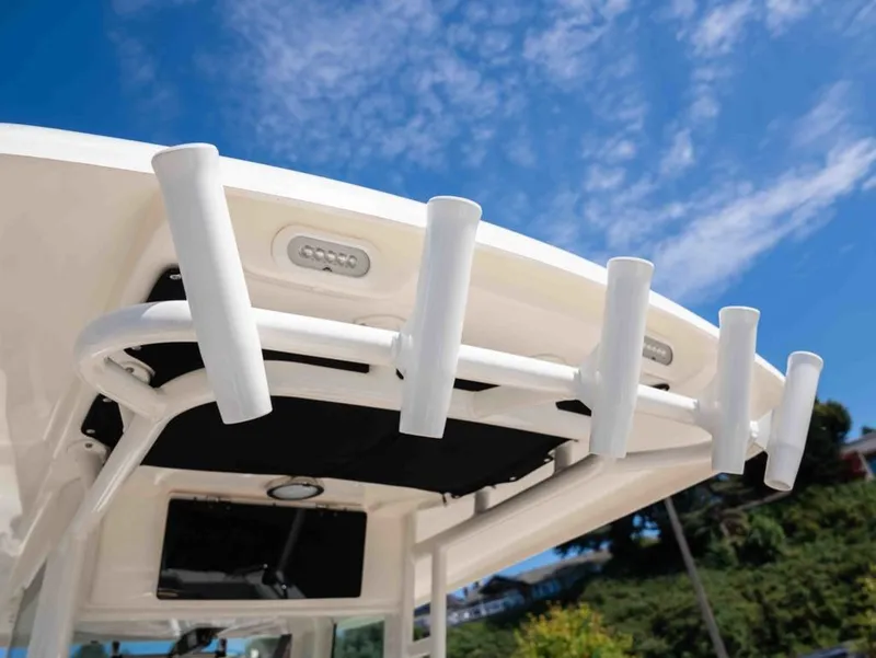 Slide: The Image of Boston Whaler 250 Outrage 2022 - 23