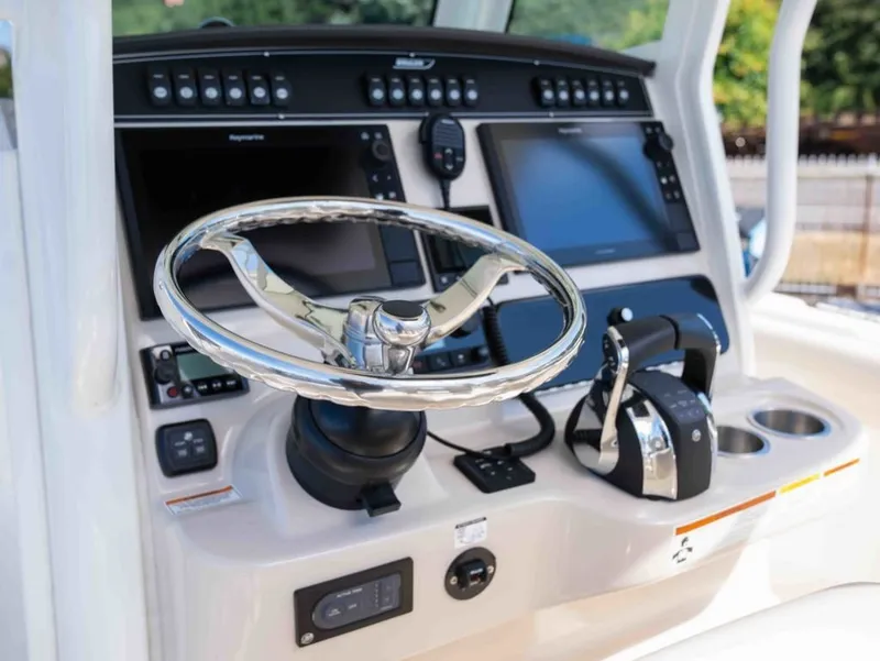 Slide: The Image of Boston Whaler 250 Outrage 2022 - 7