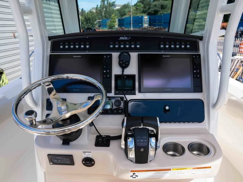 Slide: The Image of Boston Whaler 250 Outrage 2022 - 8