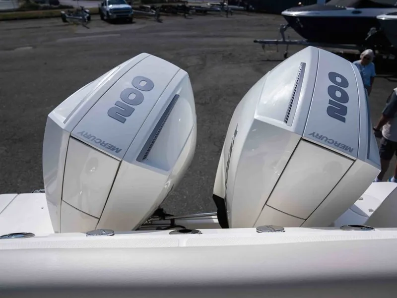 Slide: The Image of Boston Whaler 250 Outrage 2022 - 17