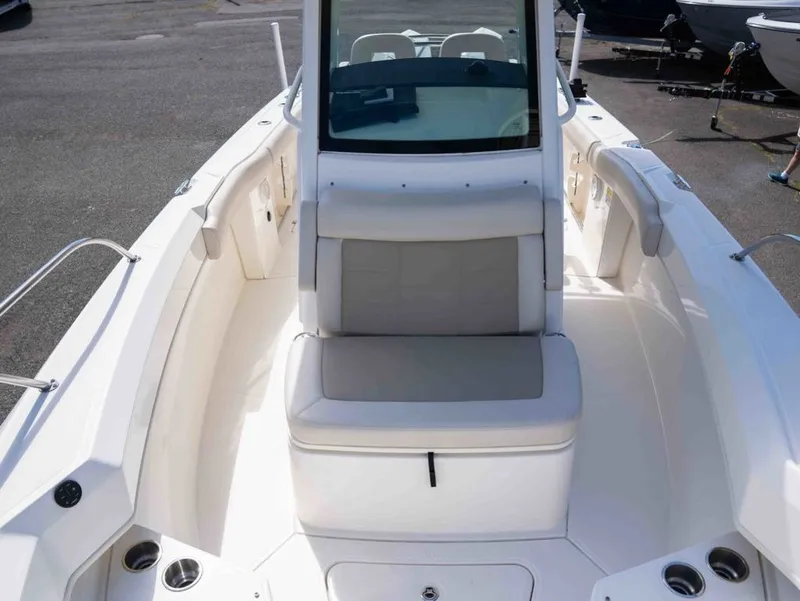Slide: The Image of Boston Whaler 250 Outrage 2022 - 12