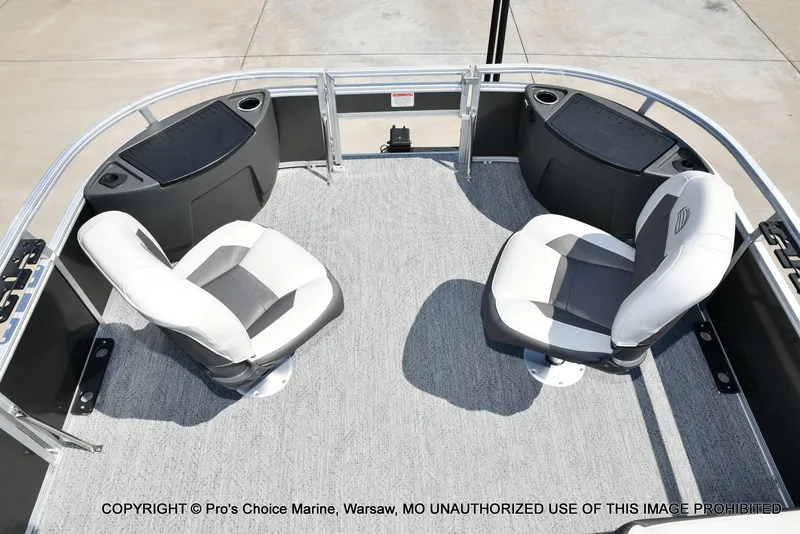 Slide: The Image of Sun Tracker Bass Buggy 18 DLX 2026 - 59