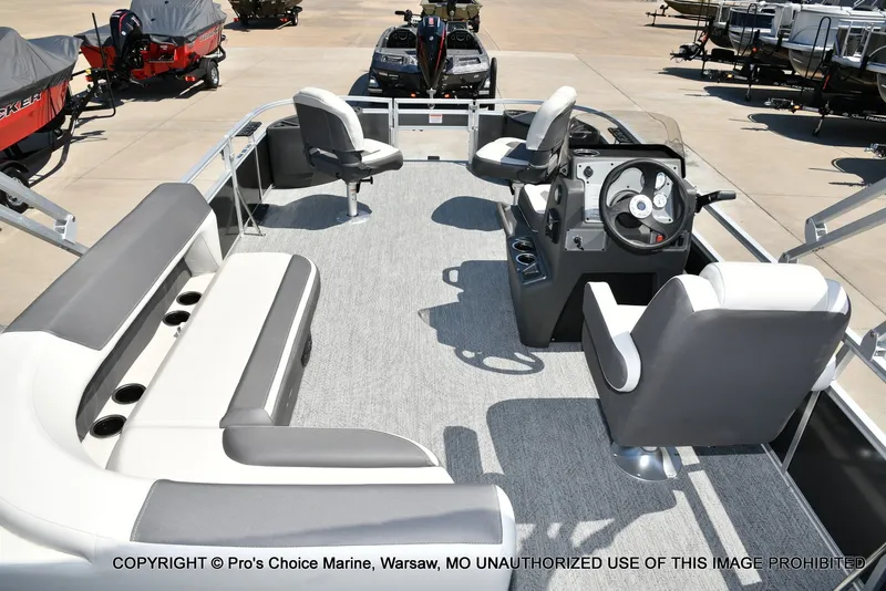 Slide: The Image of Sun Tracker Bass Buggy 18 DLX 2026 - 50