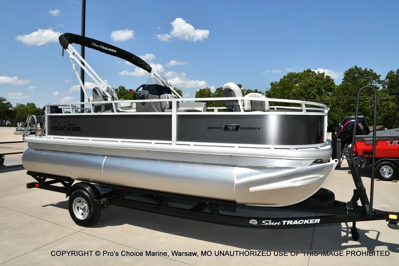 Slide: The Image of Sun Tracker Bass Buggy 18 DLX 2026 - 66