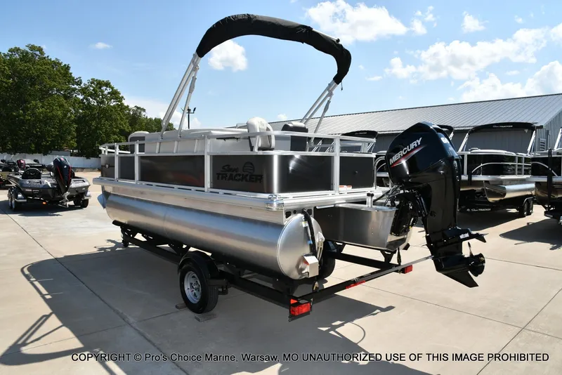Slide: The Image of Sun Tracker Bass Buggy 18 DLX 2026 - 15