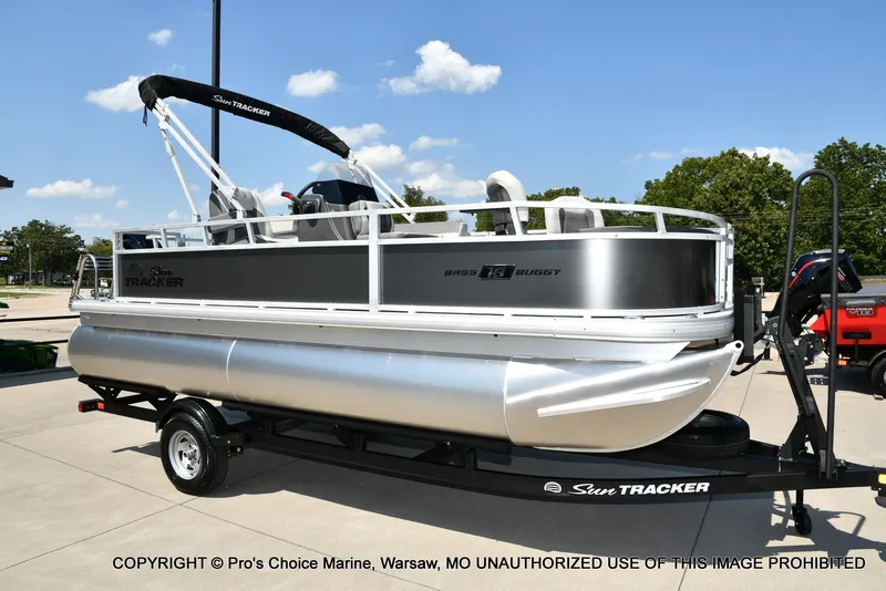Slide: The Image of Sun Tracker Bass Buggy 18 DLX 2026 - 64