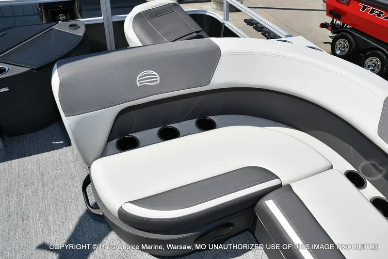 Slide: The Image of Sun Tracker Bass Buggy 18 DLX 2026 - 53