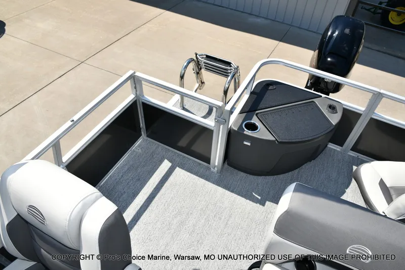 Slide: The Image of Sun Tracker Bass Buggy 18 DLX 2026 - 40
