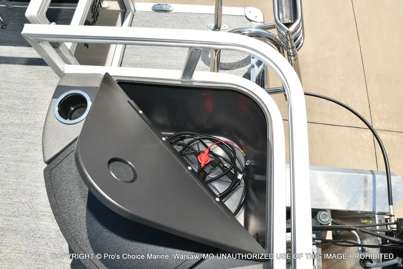 Slide: The Image of Sun Tracker Bass Buggy 18 DLX 2026 - 48