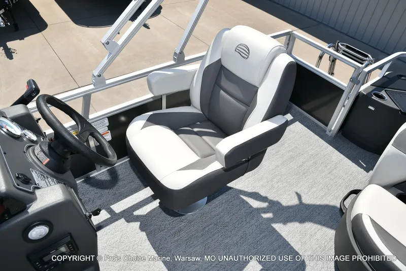 Slide: The Image of Sun Tracker Bass Buggy 18 DLX 2026 - 36
