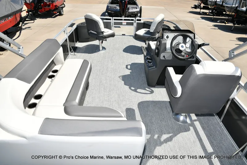 Slide: The Image of Sun Tracker Bass Buggy 18 DLX 2026 - 49