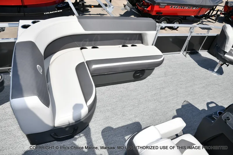 Slide: The Image of Sun Tracker Bass Buggy 18 DLX 2026 - 52