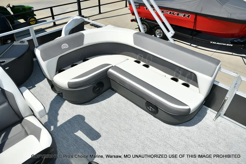Slide: The Image of Sun Tracker Bass Buggy 18 DLX 2026 - 35