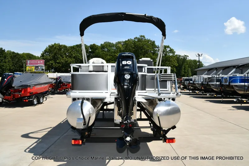 Slide: The Image of Sun Tracker Bass Buggy 18 DLX 2026 - 14