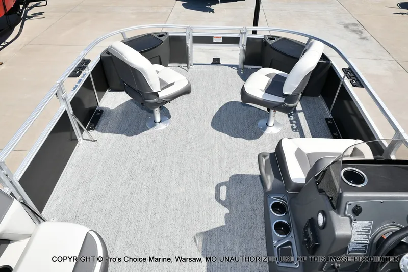 Slide: The Image of Sun Tracker Bass Buggy 18 DLX 2026 - 58