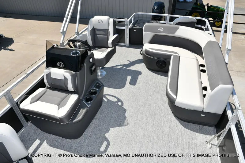 Slide: The Image of Sun Tracker Bass Buggy 18 DLX 2026 - 29