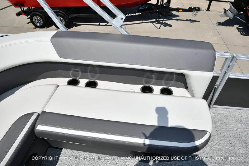 Slide: The Image of Sun Tracker Bass Buggy 18 DLX 2026 - 54