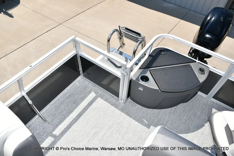 Slide: The Image of Sun Tracker Bass Buggy 18 DLX 2026 - 41