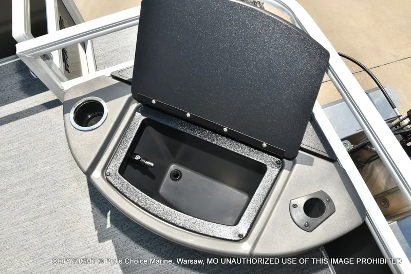 Slide: The Image of Sun Tracker Bass Buggy 18 DLX 2026 - 47