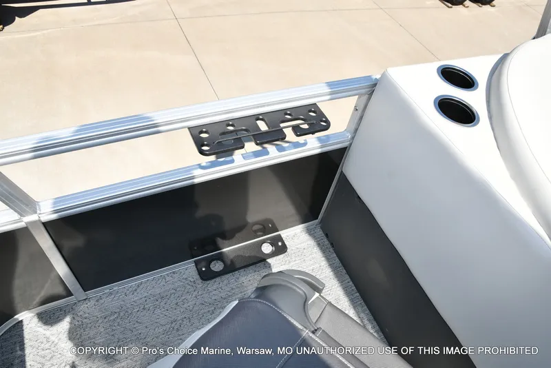 Slide: The Image of Sun Tracker Bass Buggy 18 DLX 2026 - 45