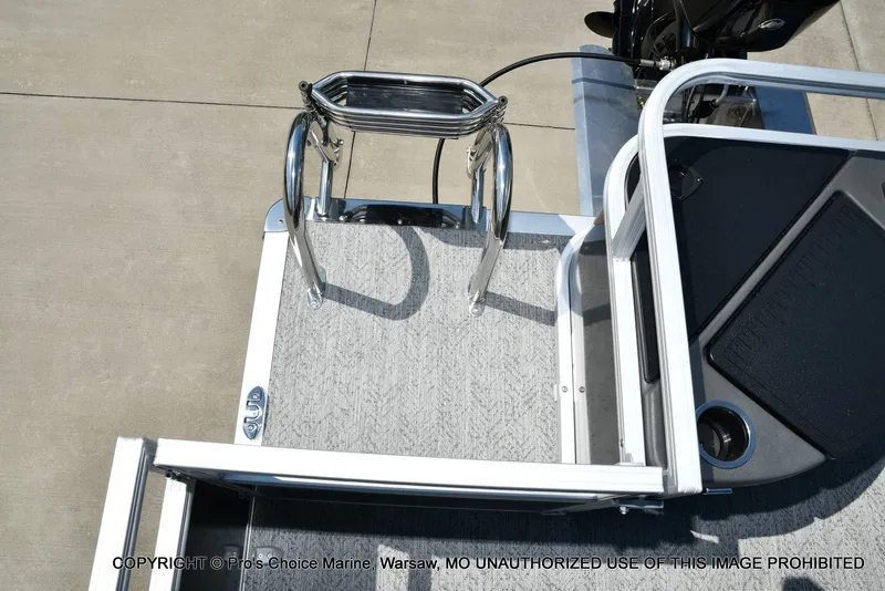 Slide: The Image of Sun Tracker Bass Buggy 18 DLX 2026 - 42