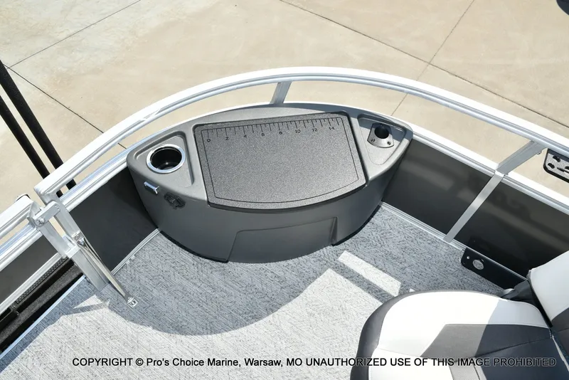 Slide: The Image of Sun Tracker Bass Buggy 18 DLX 2026 - 23