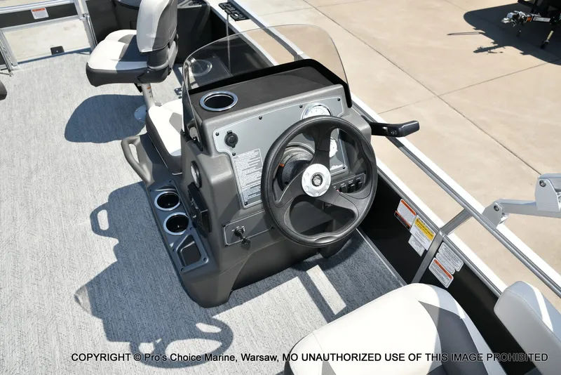 Slide: The Image of Sun Tracker Bass Buggy 18 DLX 2026 - 39