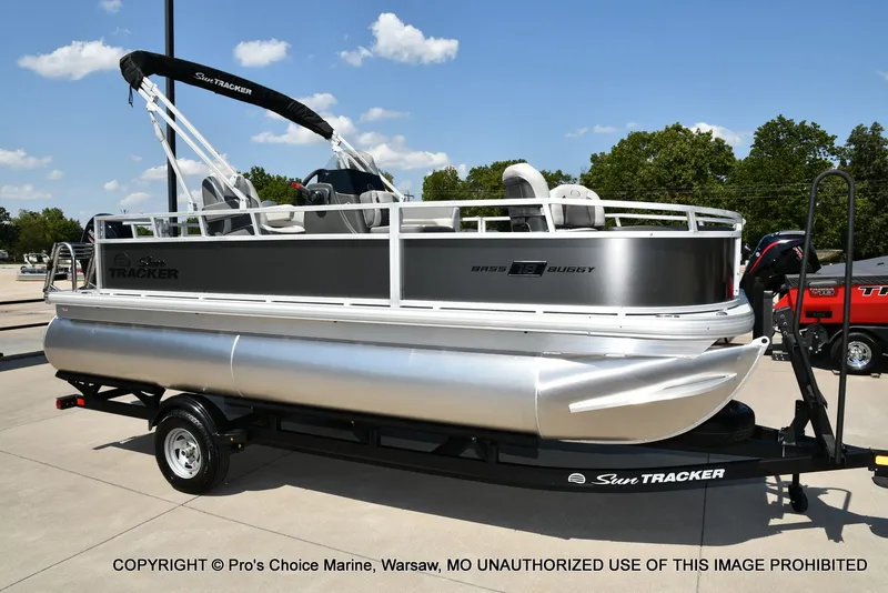 Slide: The Image of Sun Tracker Bass Buggy 18 DLX 2026 - 70