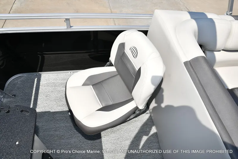 Slide: The Image of Sun Tracker Fishin' Barge 22 DLX w/115HP Pro-XS 4 Stroke 2026 - 48