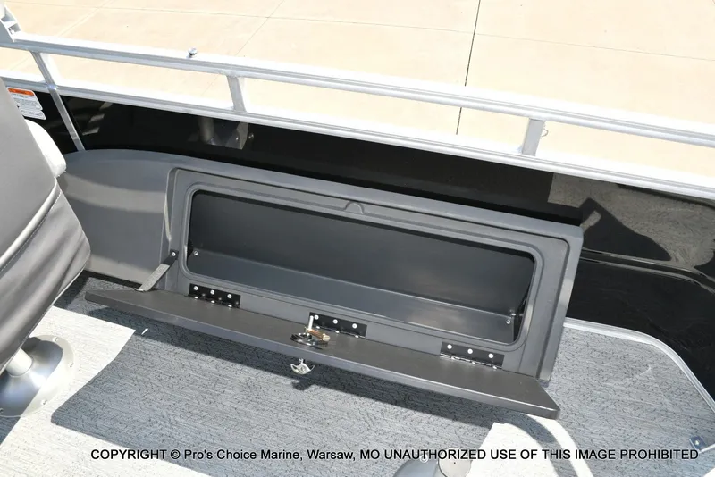 Slide: The Image of Sun Tracker Fishin' Barge 22 DLX w/115HP Pro-XS 4 Stroke 2026 - 63
