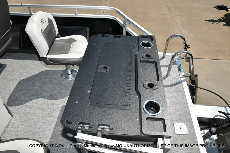 Slide: The Image of Sun Tracker Fishin' Barge 22 DLX w/115HP Pro-XS 4 Stroke 2026 - 52