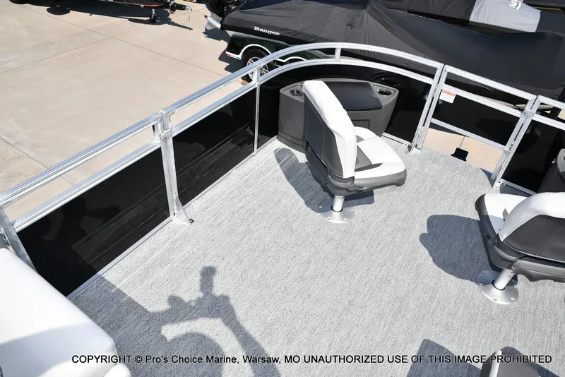 Slide: The Image of Sun Tracker Fishin' Barge 22 DLX w/115HP Pro-XS 4 Stroke 2026 - 75