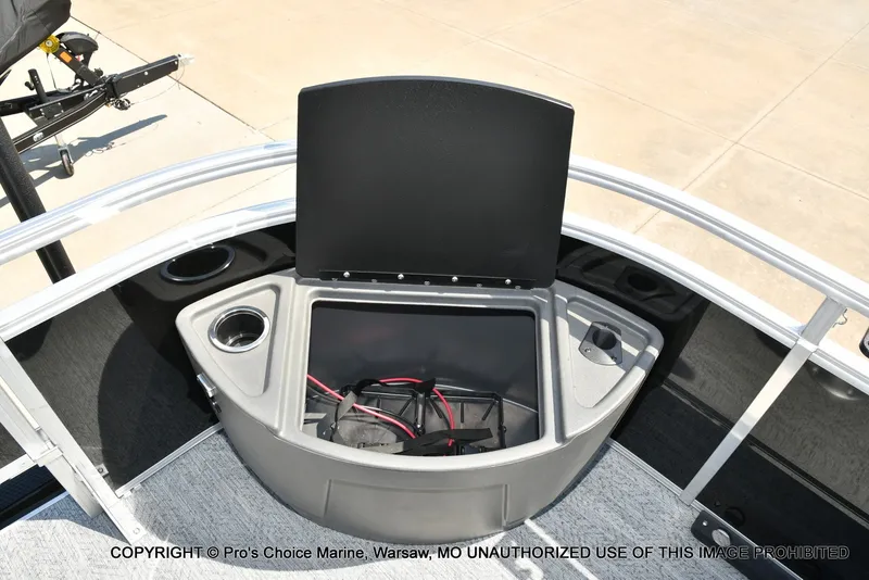 Slide: The Image of Sun Tracker Fishin' Barge 22 DLX w/115HP Pro-XS 4 Stroke 2026 - 19